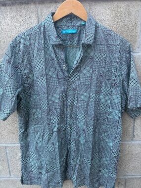 Tori Richard Green and Gray Geometric Short-Sleeve Button-Down